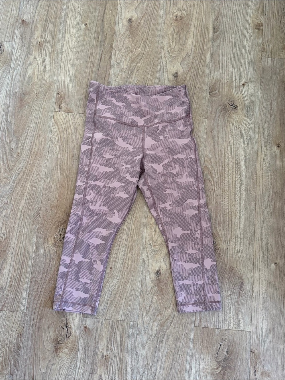 Athleta Ultimate Stash Pocket Textured Camo Capri Pink Mauve Sz Small Petite